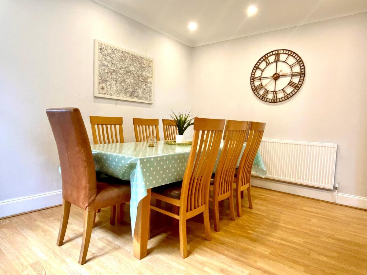 Great 4 Bedroom House - Great Location - Garden - Parking - Fast Wifi - Smart Tv - Newly Decorated - Sleeps Up To 8! Only 10 Mins Drive To Sandbanks Beach! Close To Poole & Bournemouth Bagian luar foto